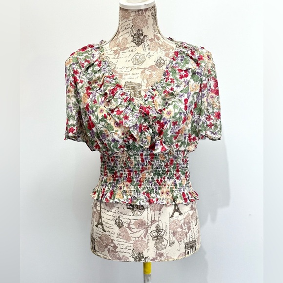 ASTR Cream and Pink Floral smocked surplice top size S - Picture 9 of 13